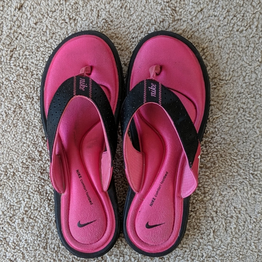 Nike Comfort Footbed flip flops sz 9
